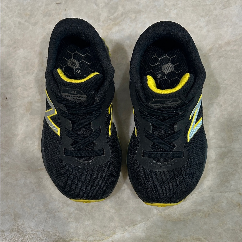 New Balance Kids Black and Yellow Sneakers WIDE
